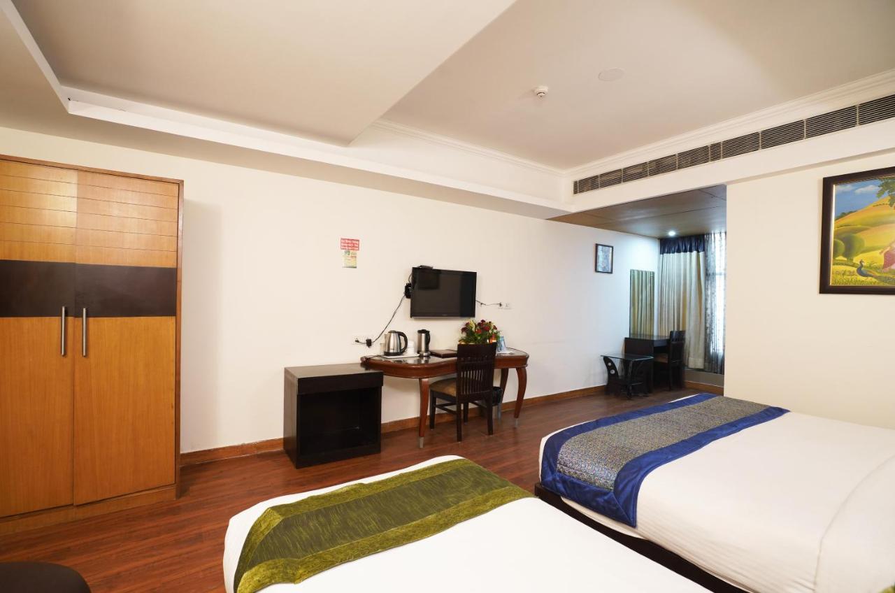 Airport Hotel Grand By Fantasia New Delhi Exterior photo