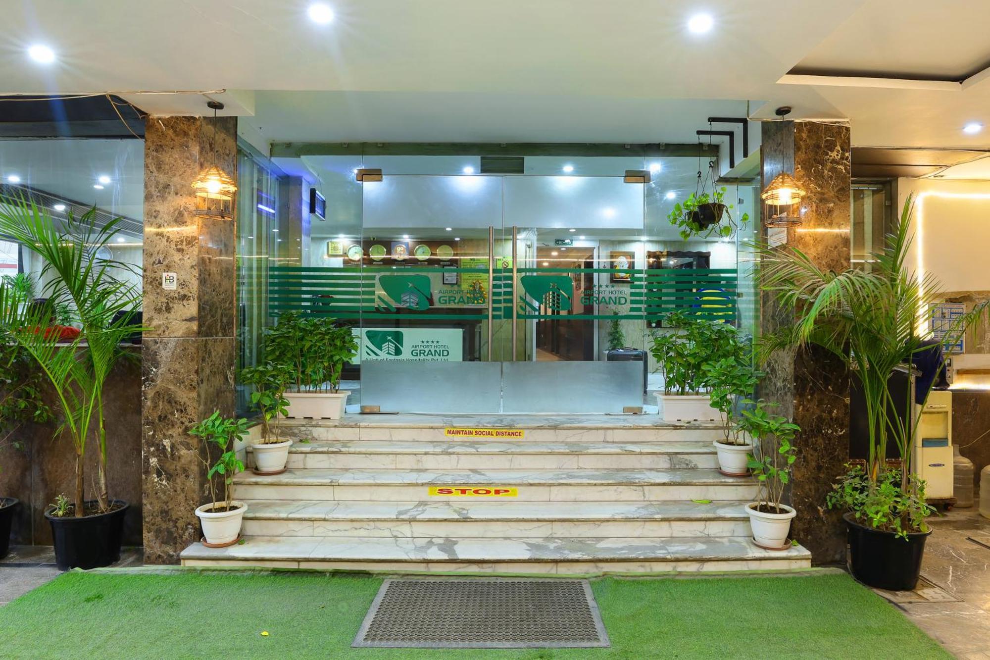 Airport Hotel Grand By Fantasia New Delhi Exterior photo