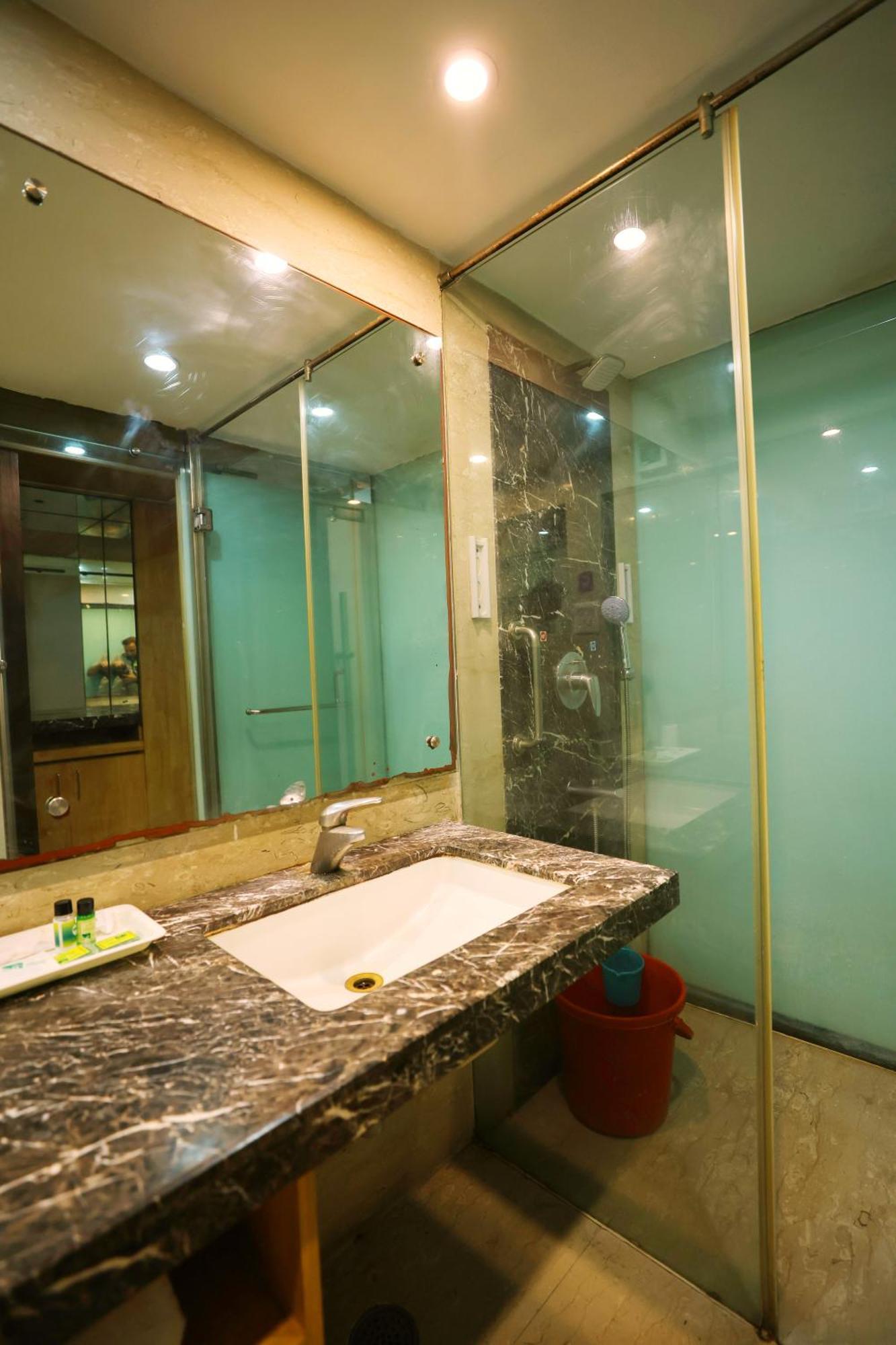 Airport Hotel Grand By Fantasia New Delhi Exterior photo
