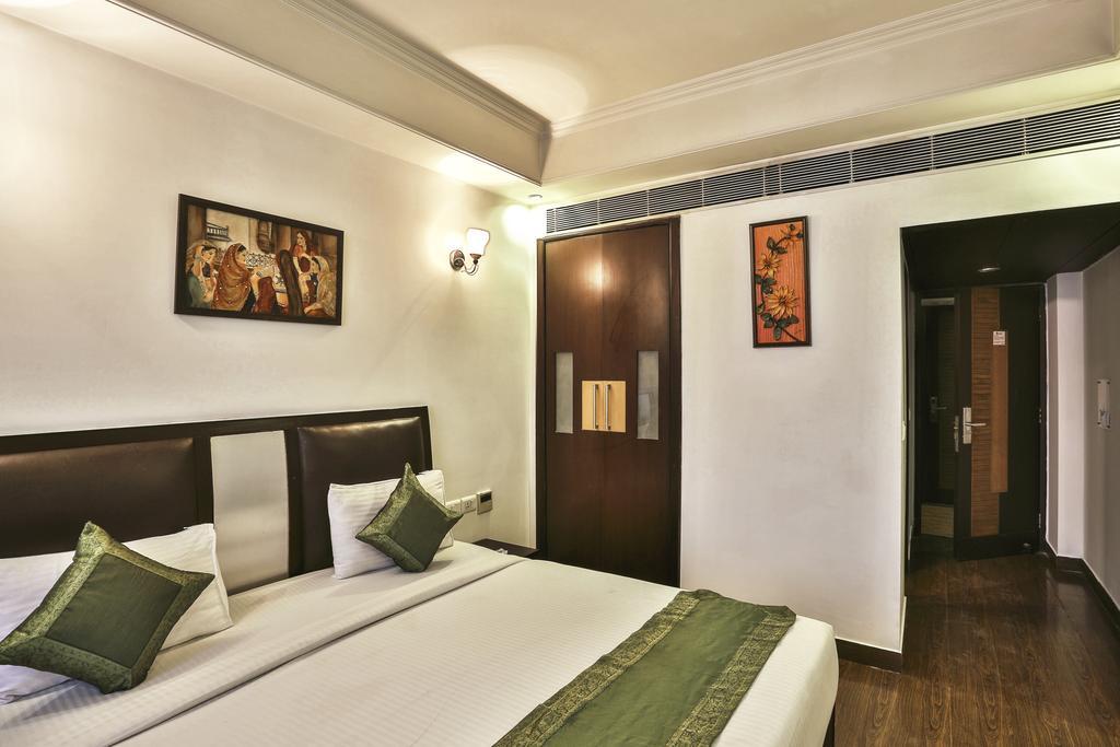 Airport Hotel Grand By Fantasia New Delhi Exterior photo
