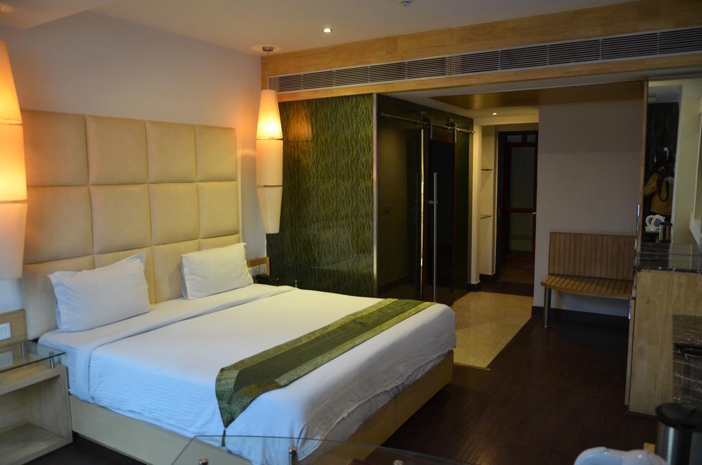Airport Hotel Grand By Fantasia New Delhi Exterior photo