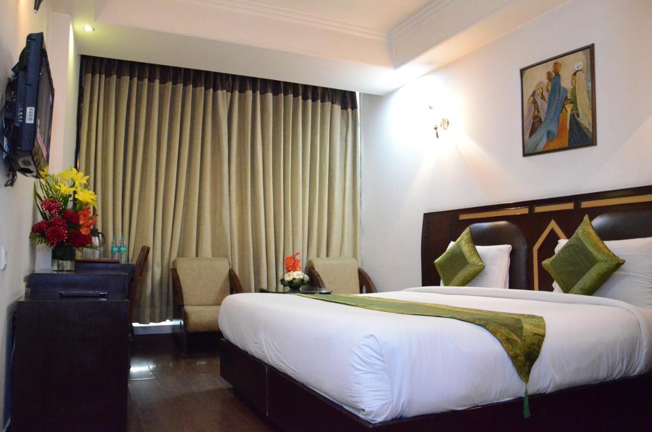 Airport Hotel Grand By Fantasia New Delhi Exterior photo